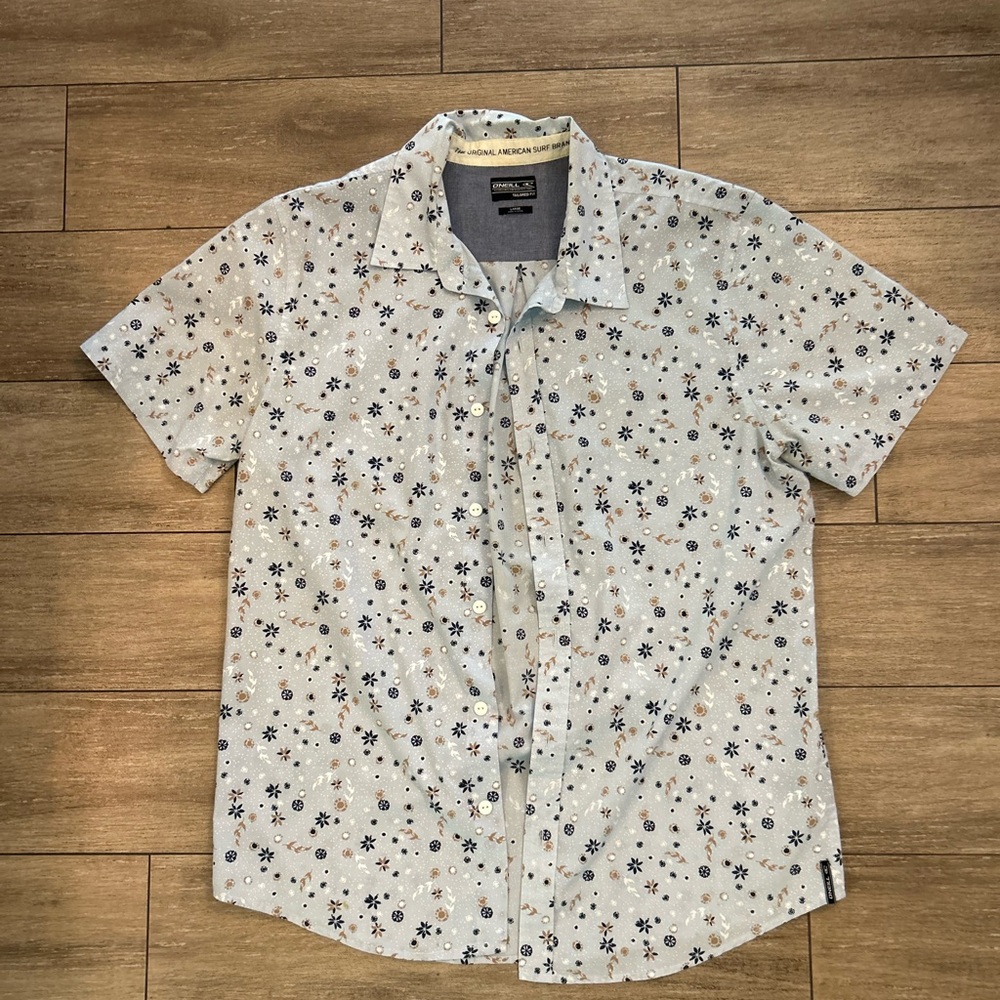 Size large Active Ride Shop brand casual button down shirt light blue.